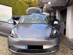 Silber Gebraucht 2023 Tesla Model Y Long Range AWD SUV | 42.400 € (Teuer)