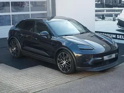 Schwarz Gebraucht 2025 Porsche Macan 4 Electric SUV | 87.999 € (Superpreis)