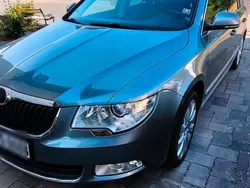 Grau Gebraucht 2010 Skoda Superb Kombi | 8.950 € (Teuer)