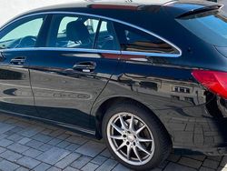 Schwarz Gebraucht 2016 Mercedes CLA180 Limousine | 17.500 €