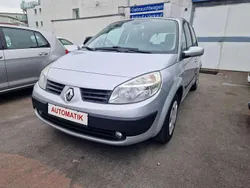 Platingrau Gebraucht 2006 Renault Scénic II Avantage Van / Kleinbus | 3.399 € (Etwas zu teuer)