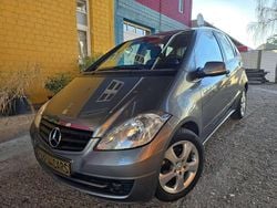 Grausilber (metallic) Gebraucht 2011 Mercedes A180 Kleinwagen | 3.950 € (Superpreis)
