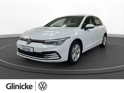 Weiß Gebraucht 2020 VW Golf VIII Life Limousine | 17.880 € (Guter Preis)
