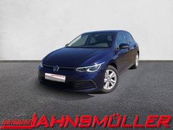 Blau Gebraucht 2023 VW Golf VIII Life Limousine | 23.500 € (Etwas zu teuer)
