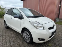 Weiß Gebraucht 2010 Toyota Yaris Limousine | 7.990 € (Teuer)