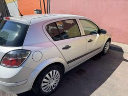 Silber Gebraucht 2009 Opel Astra Innovation Limousine | 2.450 € (Fairer Preis)