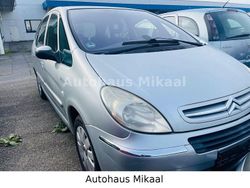 Grau Gebraucht 2005 Citroën Xsara Picasso Exclusive Van / Kleinbus | 2.499 € (Teuer)