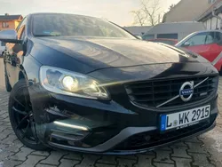 Schwarz Gebraucht 2015 Volvo V60 Momentum Kombi | 11.499 € (Fairer Preis)