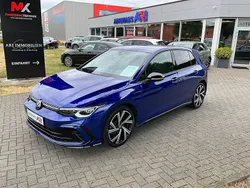 Blau Gebraucht 2023 VW Golf VIII R-line Limousine | 26.900 € (Superpreis)
