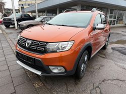 Orange Gebraucht 2018 Dacia Sandero Celebration Limousine | 5.990 € (Guter Preis)
