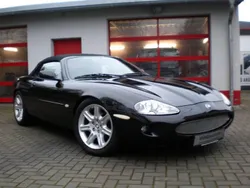 Schwarz Gebraucht 1997 Jaguar XK8 Cabrio | 20.000 €