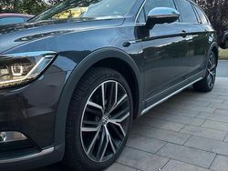 Grau Gebraucht 2018 VW Passat Alltrack Kombi | 25.990 € (Fairer Preis)