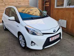 Weiß Gebraucht 2013 Toyota Yaris Hybrid Kleinwagen | 11.980 € (Teuer)