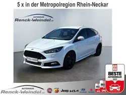 Weiss Gebraucht 2017 Ford Focus ST Limousine | 17.989 € (Fairer Preis)