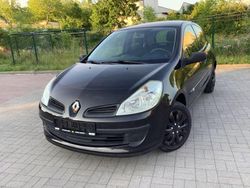 Schwarz Gebraucht 2006 Renault Clio II Limousine | 2.990 € (Etwas zu teuer)