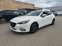 Weiß Gebraucht 2015 Mazda 3 Sports-Line Limousine | 12.999 € (Fairer Preis)