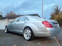 Silber Gebraucht 2007 Mercedes S500 Limousine | 9.990 €