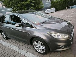 Grau Gebraucht 2018 Ford S-MAX Titanium Van / Kleinbus | 18.500 € (Etwas zu teuer)
