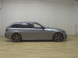 Grau Gebraucht 2023 BMW 320 M Sport Kombi | 26.950 € (Fairer Preis)