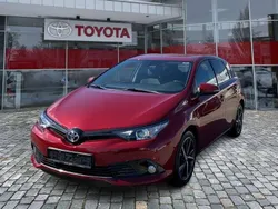 Rot Gebraucht 2018 Toyota Auris Team Limousine | 11.990 € (Guter Preis)