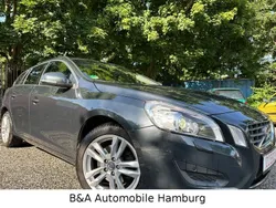 Grau Gebraucht 2012 Volvo V60 Momentum Kombi | 10.500 € (Teuer)