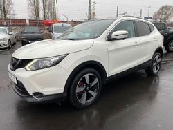 Weiß Gebraucht 2015 Nissan Qashqai 360º SUV | 12.290 € (Fairer Preis)