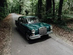 Grün Gebraucht 1966 Mercedes 200 Limousine | 15.200 €