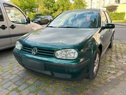 Grün Gebraucht 2002 VW Golf IV Basis Limousine | 2.000 € (Fairer Preis)