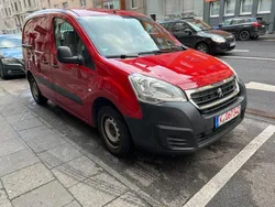Rot Gebraucht 2017 Peugeot Partner Van / Kleinbus | 5.950 € (Fairer Preis)