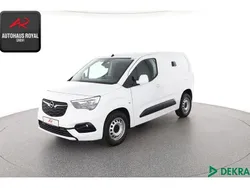 Weiss Gebraucht 2020 Opel Combo Edition Van / Kleinbus | 17.879 € (Fairer Preis)