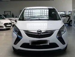 Weiß Gebraucht 2016 Opel Zafira Tourer Van / Kleinbus | 11.000 € (Fairer Preis)