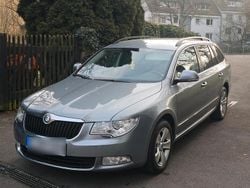 Grau Gebraucht 2012 Skoda Superb Kombi | 5.750 € (Etwas zu teuer)