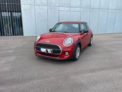 Rot Gebraucht 2015 Mini ONE Kleinwagen | 5.999 € (Etwas zu teuer)