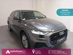 Grau Gebraucht 2020 Audi Q8 Sport SUV | 66.970 € (Etwas zu teuer)