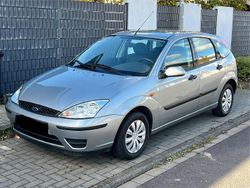 Silber Gebraucht 2003 Ford Focus Kleinwagen | 2.300 € (Teuer)