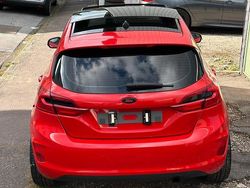 Rot Gebraucht 2018 Ford Fiesta Kleinwagen | 8.000 €