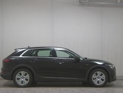 Mythosschwarz metallic Gebraucht 2020 Audi e-tron Basis SUV | 19.680 € (Fairer Preis)