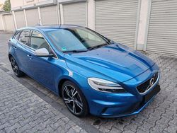 Blau Gebraucht 2018 Volvo V40 R-Design Kombi | 18.500 € (Etwas zu teuer)