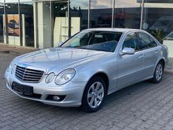 Silber Gebraucht 2006 Mercedes E200 Classic Limousine | 3.850 € (Guter Preis)