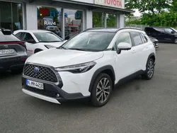 Platinum white pearl mc. Gebraucht 2023 Toyota Corolla Cross Lounge SUV | 37.900 € (Teuer)