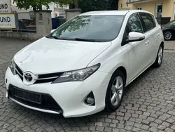 Weiß Gebraucht 2014 Toyota Auris Life Limousine | 4.900 €