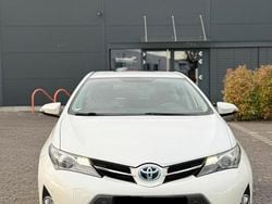 Weiß Gebraucht 2013 Toyota Auris Hybrid Limousine | 8.900 € (Fairer Preis)