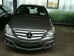 Grau Gebraucht 2009 Mercedes B180 Van / Kleinbus | 9.990 €
