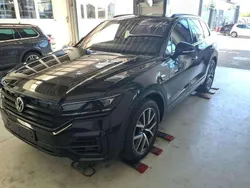 Deep black perleffekt Gebraucht 2020 VW Touareg R SUV | 50.570 € (Guter Preis)