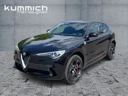 Nero vulcano, metallic (schwarz) Gebraucht 2018 Alfa Romeo Stelvio Quadrifoglio SUV | 53.900 € (Etwas zu teuer)
