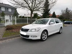 Weiß Gebraucht 2010 Skoda Octavia Kombi | 2.999 € (Guter Preis)