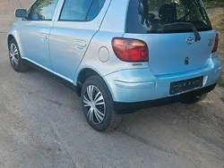 Silber Gebraucht 2004 Toyota Yaris Kleinwagen | 1.890 € (Fairer Preis)