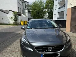 Grau Gebraucht 2014 Volvo V40 Momentum Kombi | 7.499 € (Fairer Preis)