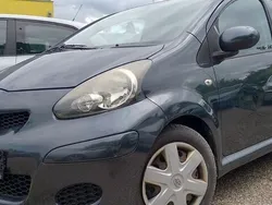 Grau Gebraucht 2010 Toyota Aygo City Kleinwagen | 1.950 € (Guter Preis)