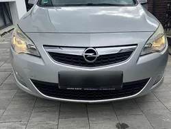 Silber Gebraucht 2012 Opel Astra Selection Limousine | 2.300 € (Guter Preis)